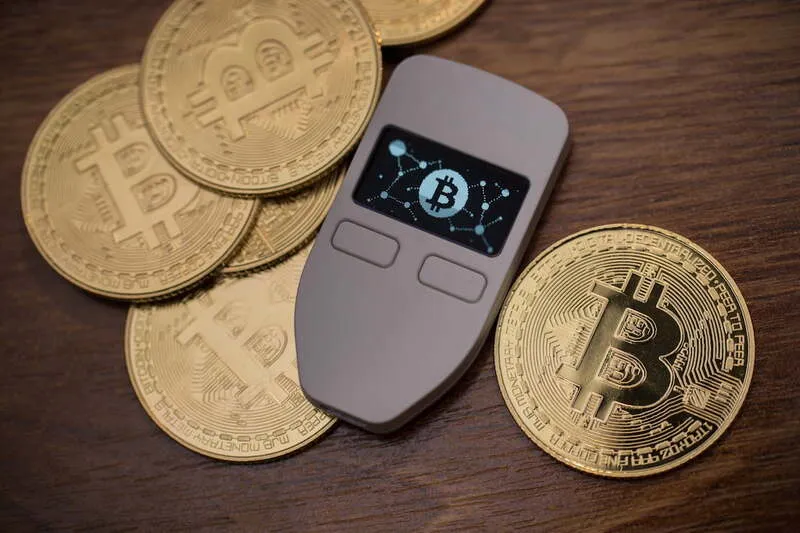 холодный кошелек Trezor